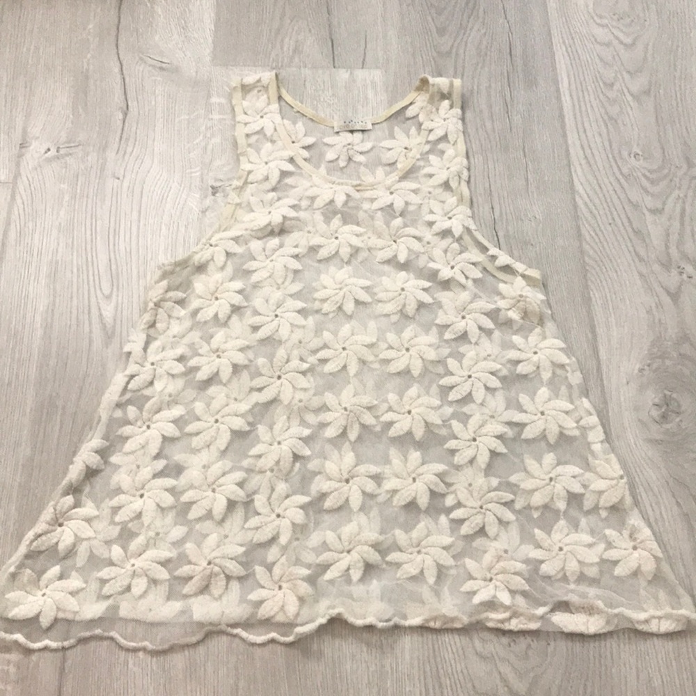 NWOT Love on Tap cream flower tank top - Small